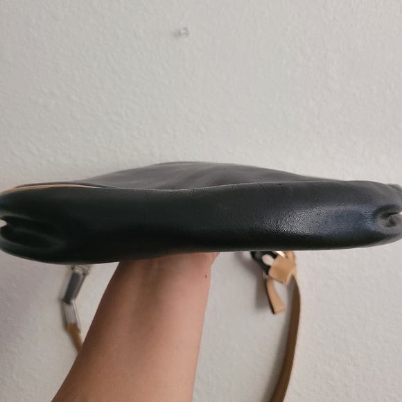 Sagi Italy Leather Handbag - Picture 6 of 7